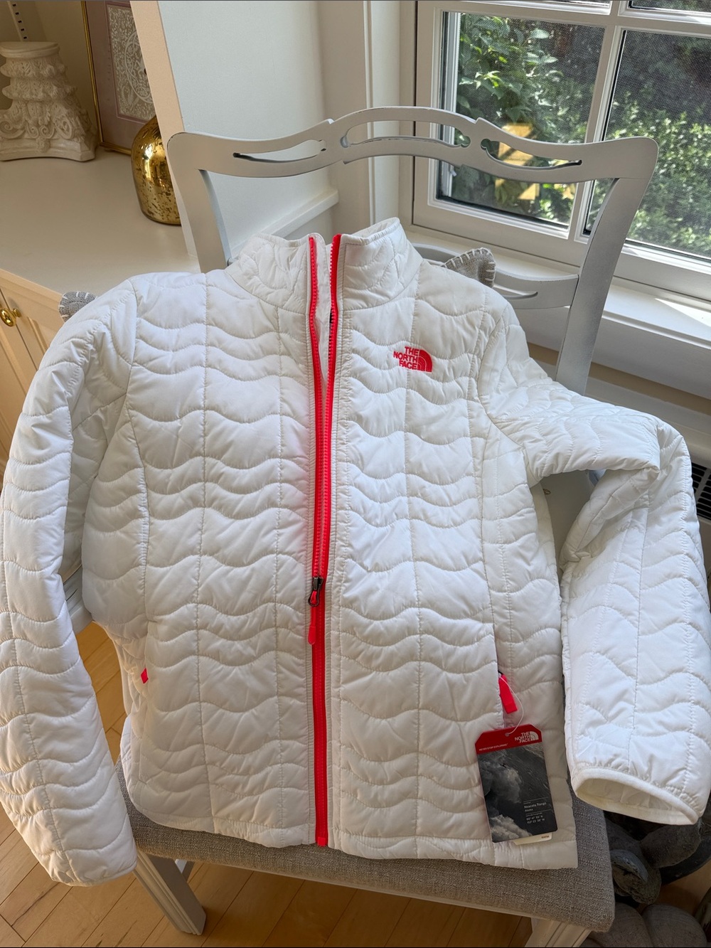 The Northface Bombay jacket women’s large NWT white